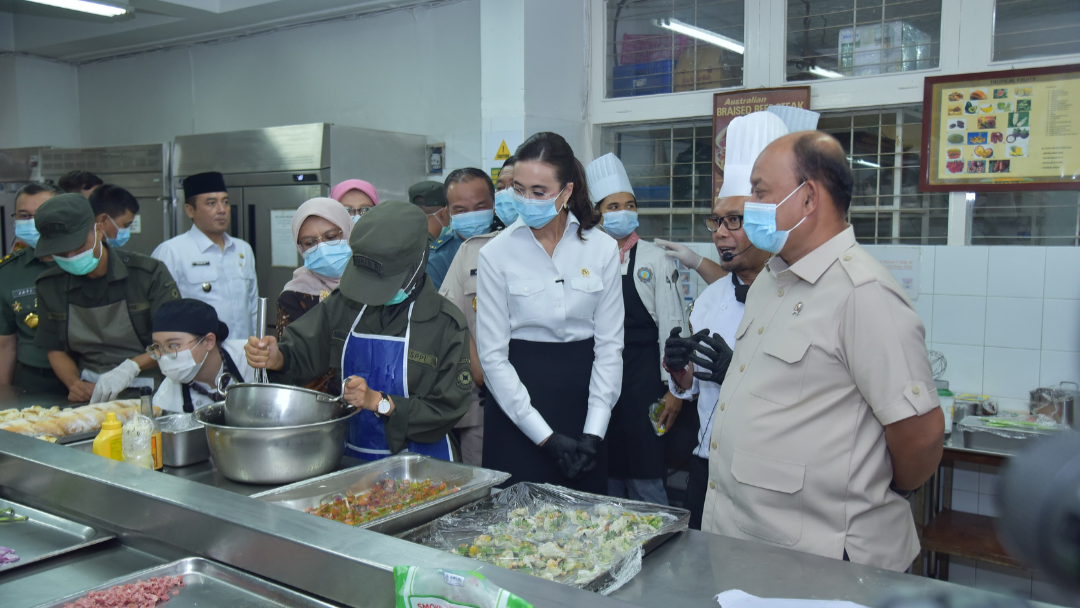 BGN Sarolangun dan Menpar Tinjau Praktik Siswa SPPI Batch-3 di Dapur NHI