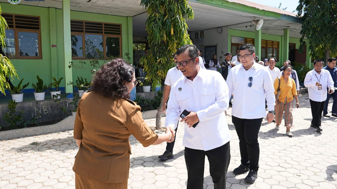 BGN Sarolangun Bersama BPOM dan PCO RI Tinjau Pelaksanaan MBG di Kupang